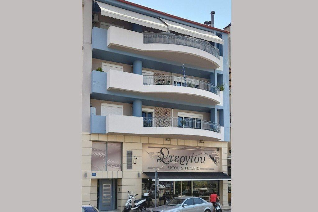 Shops and Residences Building, Agrinio — photograph 1